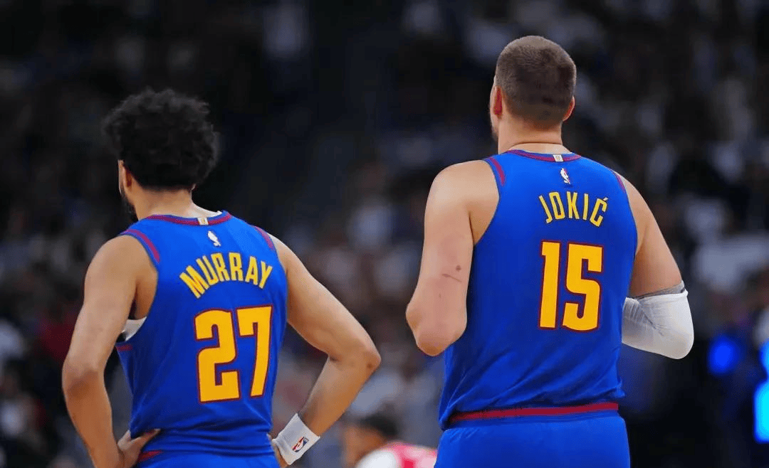 南韩男篮鏖战雷霆,萨姆·米切尔送出助攻 南韩男篮鏖战雷霆,萨姆·米切尔送出助攻