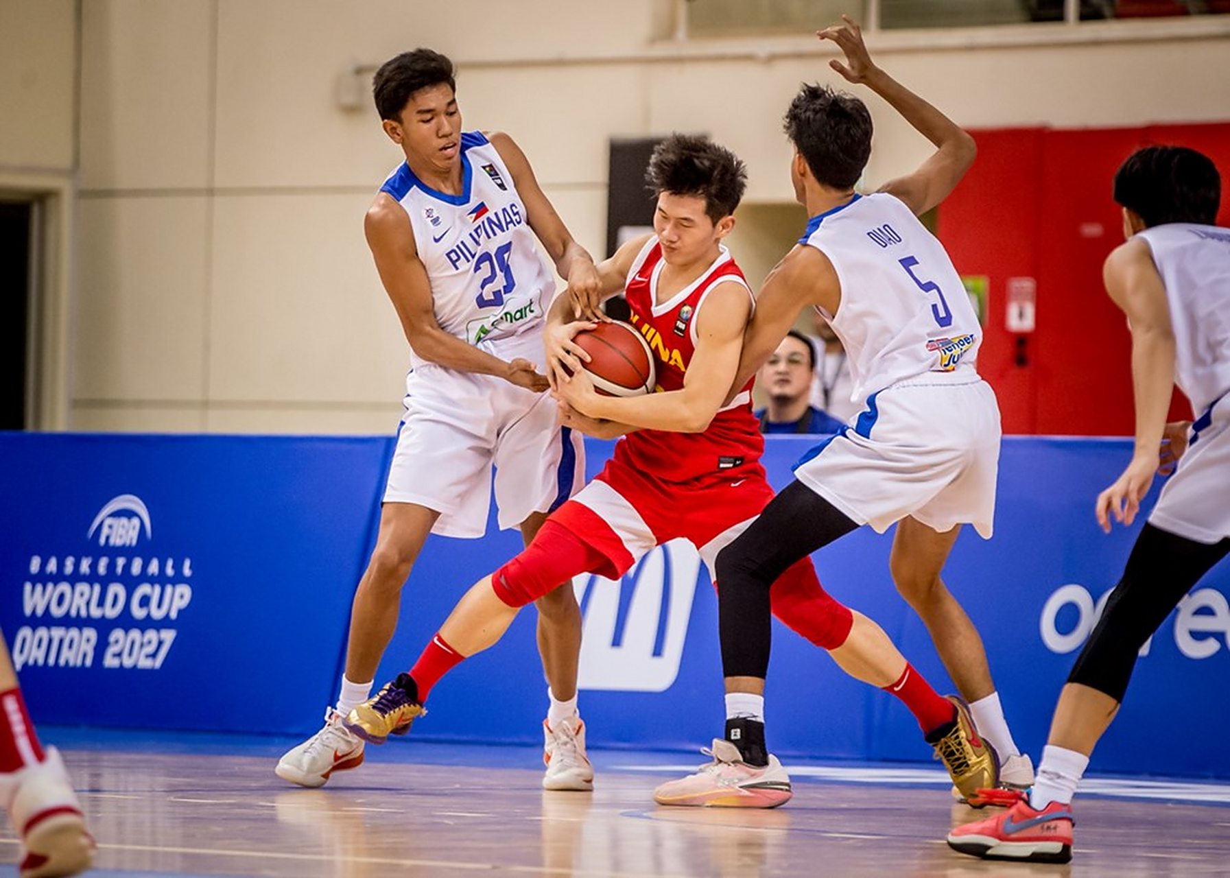 开云体育官网-菲律宾男篮险胜塞尔维亚男篮，汉密尔顿制霸全场