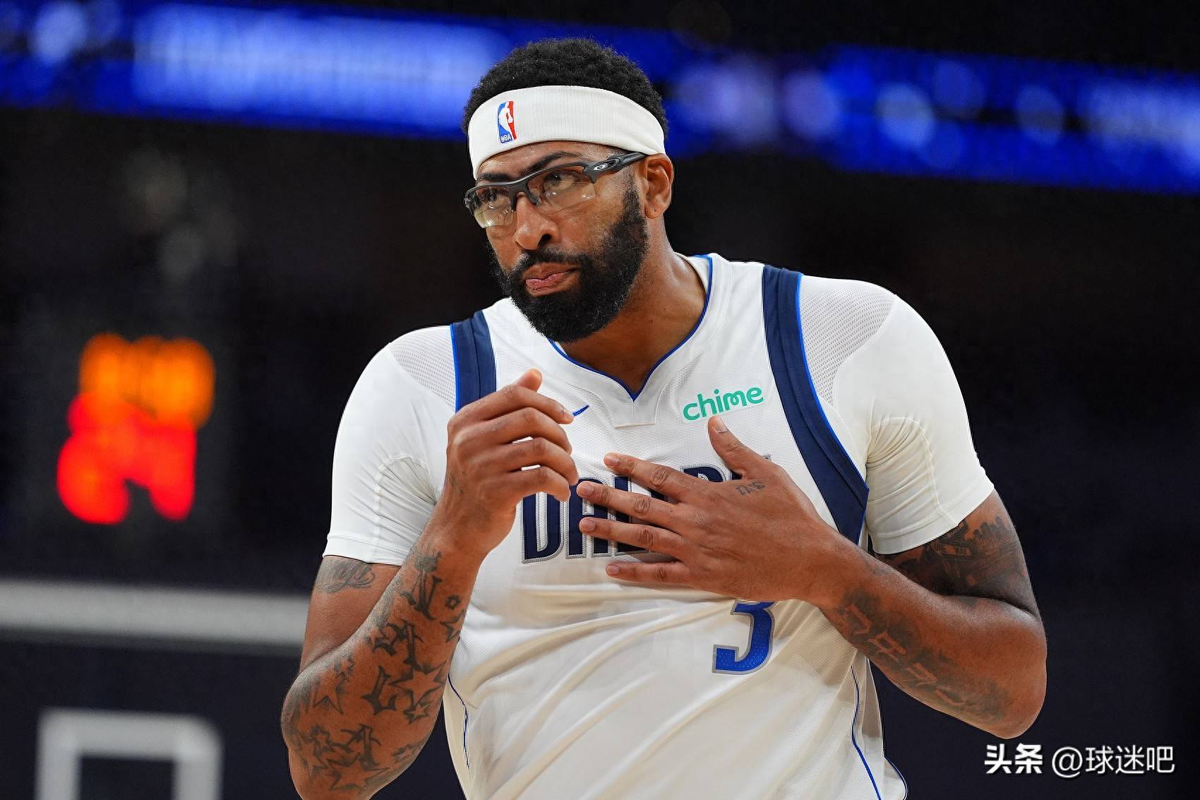 开云官方app入口-包含关键时刻球员挥洒汗水，拯救比分压力的词条