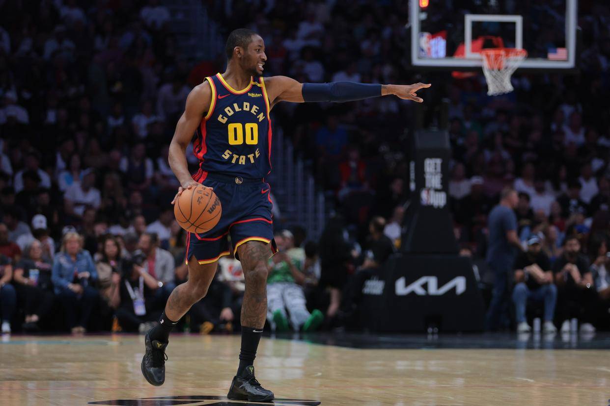 开云体育APP下载-篮网新星领队,独力扛起球队荣誉