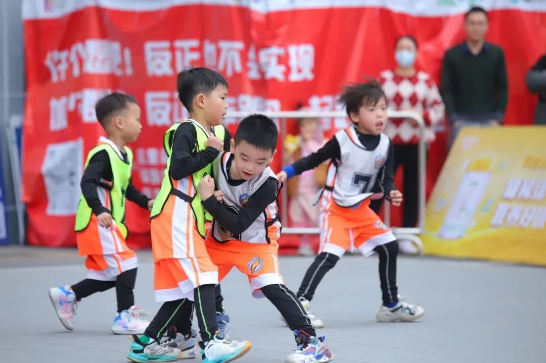 开云体育在线-关于NBA球员与儿童举行公益篮球活动的信息