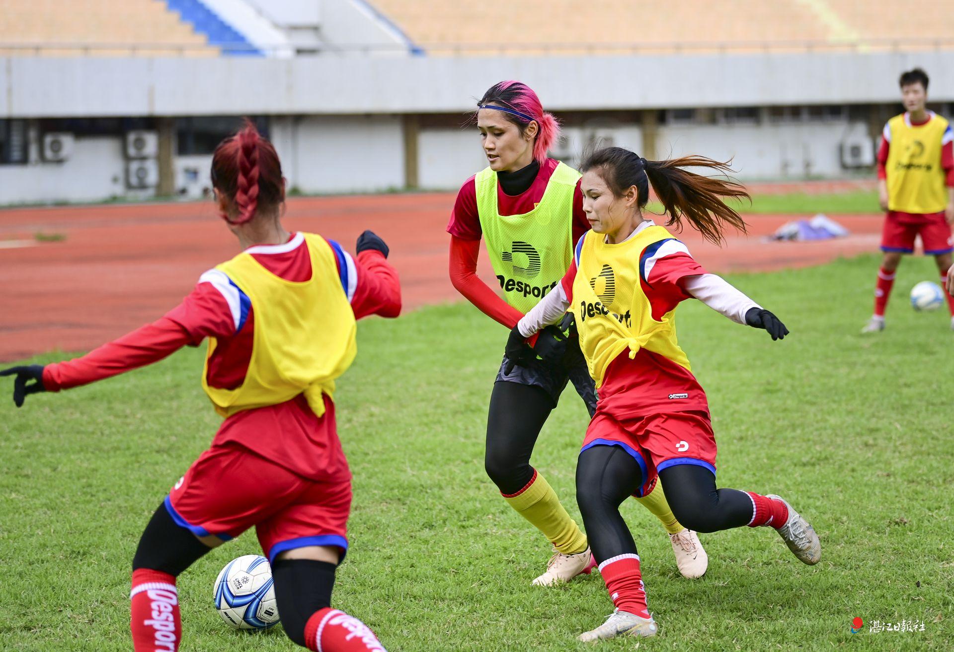 国内女足球员集训积极备战即将到来的比赛的简单介绍 国内女足球员集训积极备战即将到来的比赛的简单介绍
