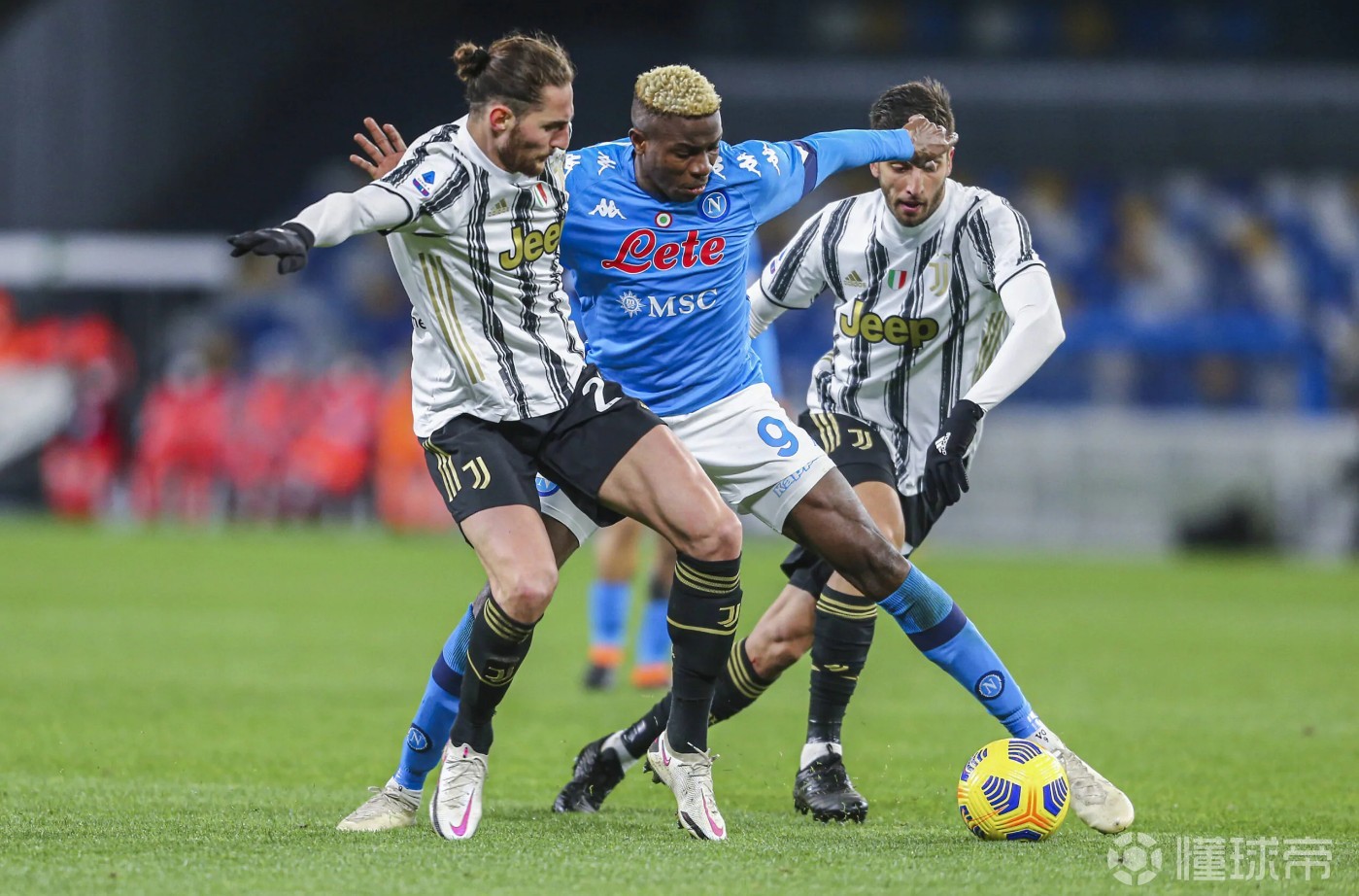 包含尤文图斯主场战平那不勒斯,意甲赛场冠军之争愈发胶着的词条 包含尤文图斯主场战平那不勒斯,意甲赛场冠军之争愈发胶着的词条