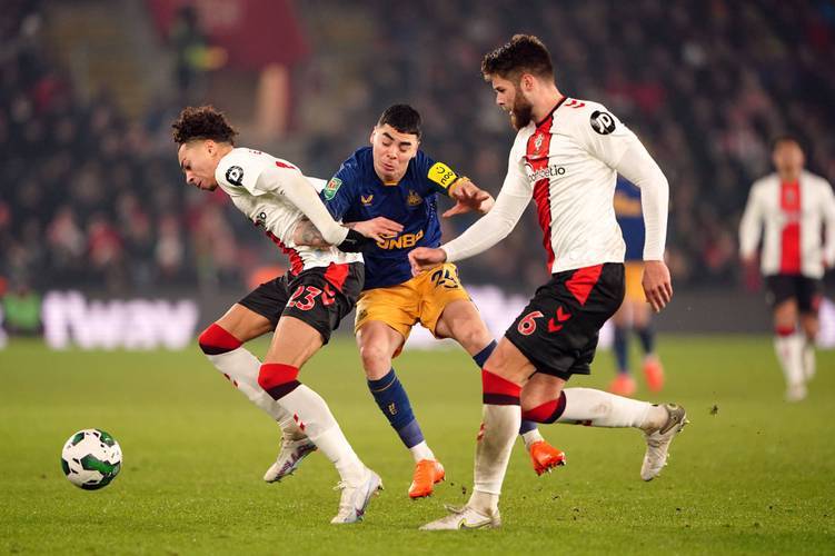 阿尔克马尔连胜四场，荷甲积分榜排名上升的简单介绍