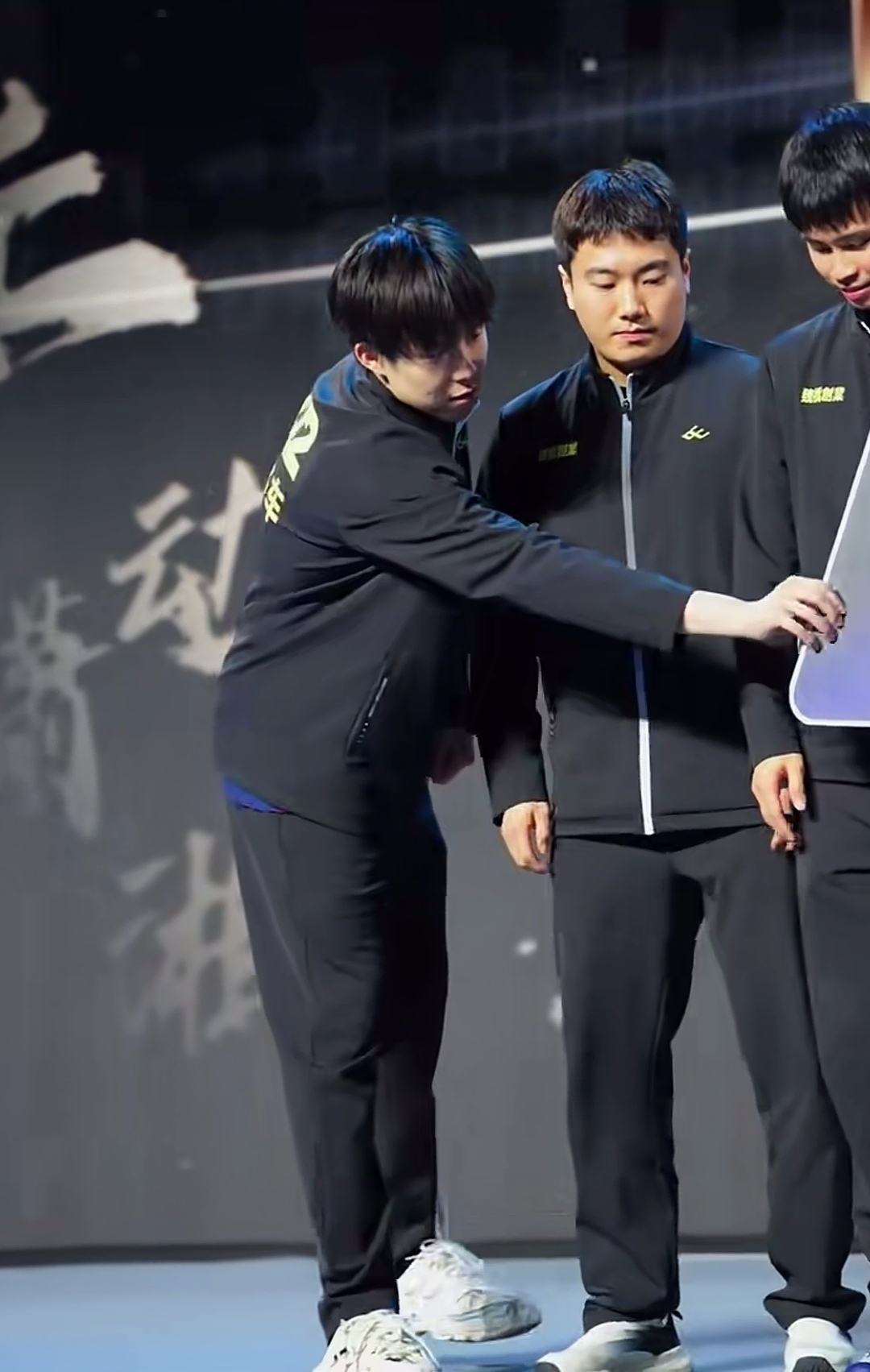 紧张的比赛中，谁能笑到最后？的简单介绍